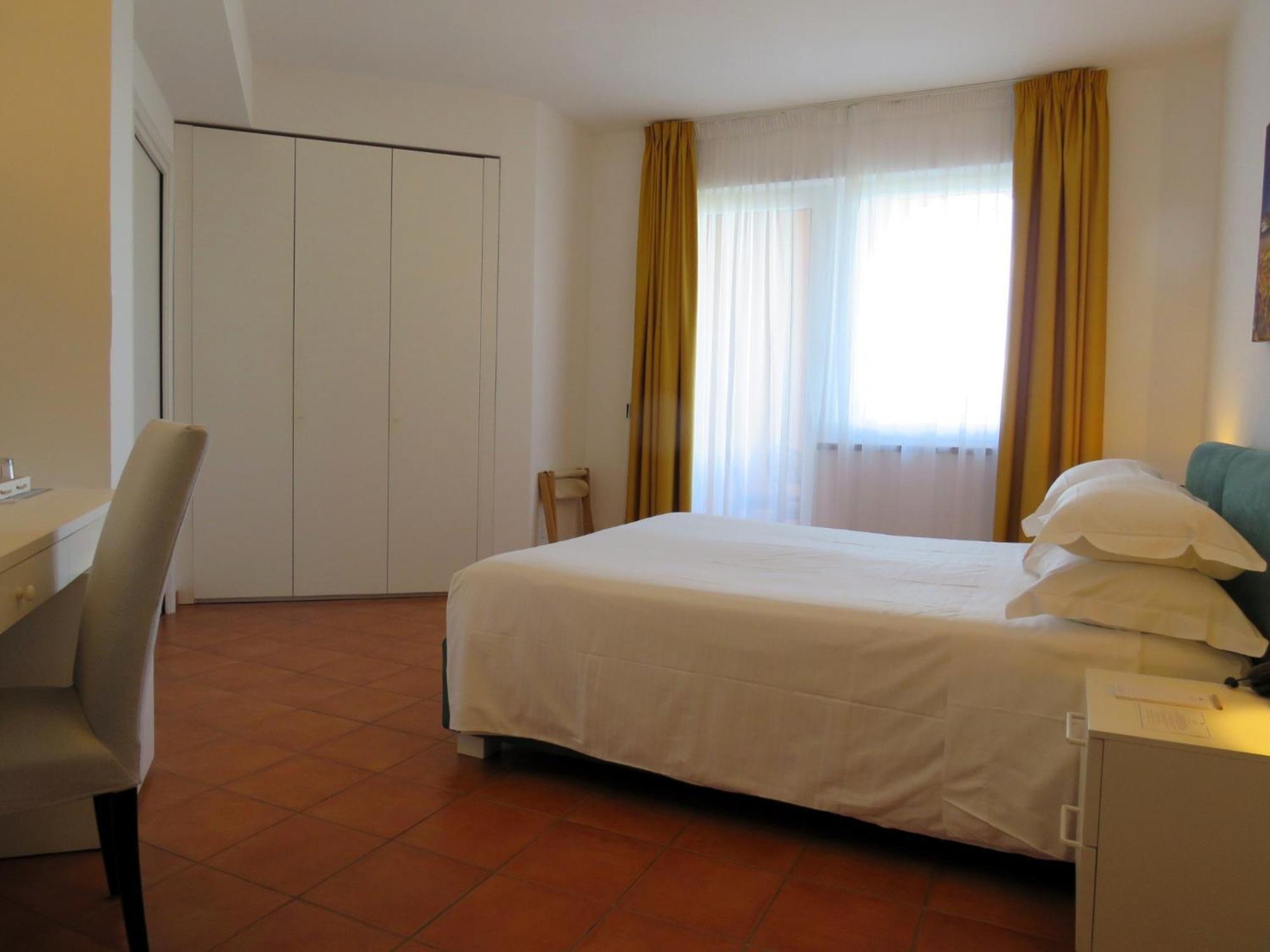 Hotel Villa Domizia 포르투산투스테파노 외부 사진