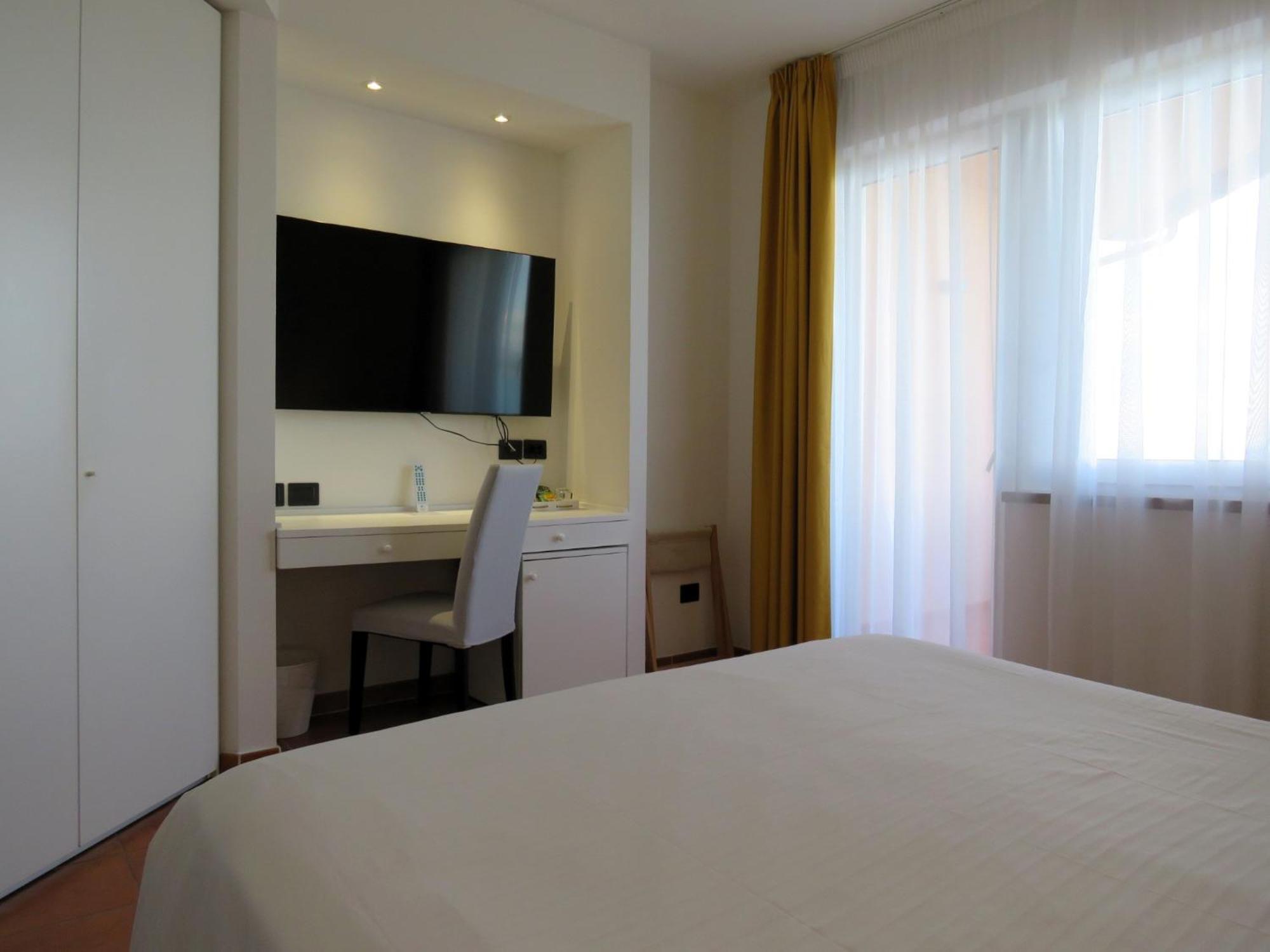 Hotel Villa Domizia 포르투산투스테파노 외부 사진