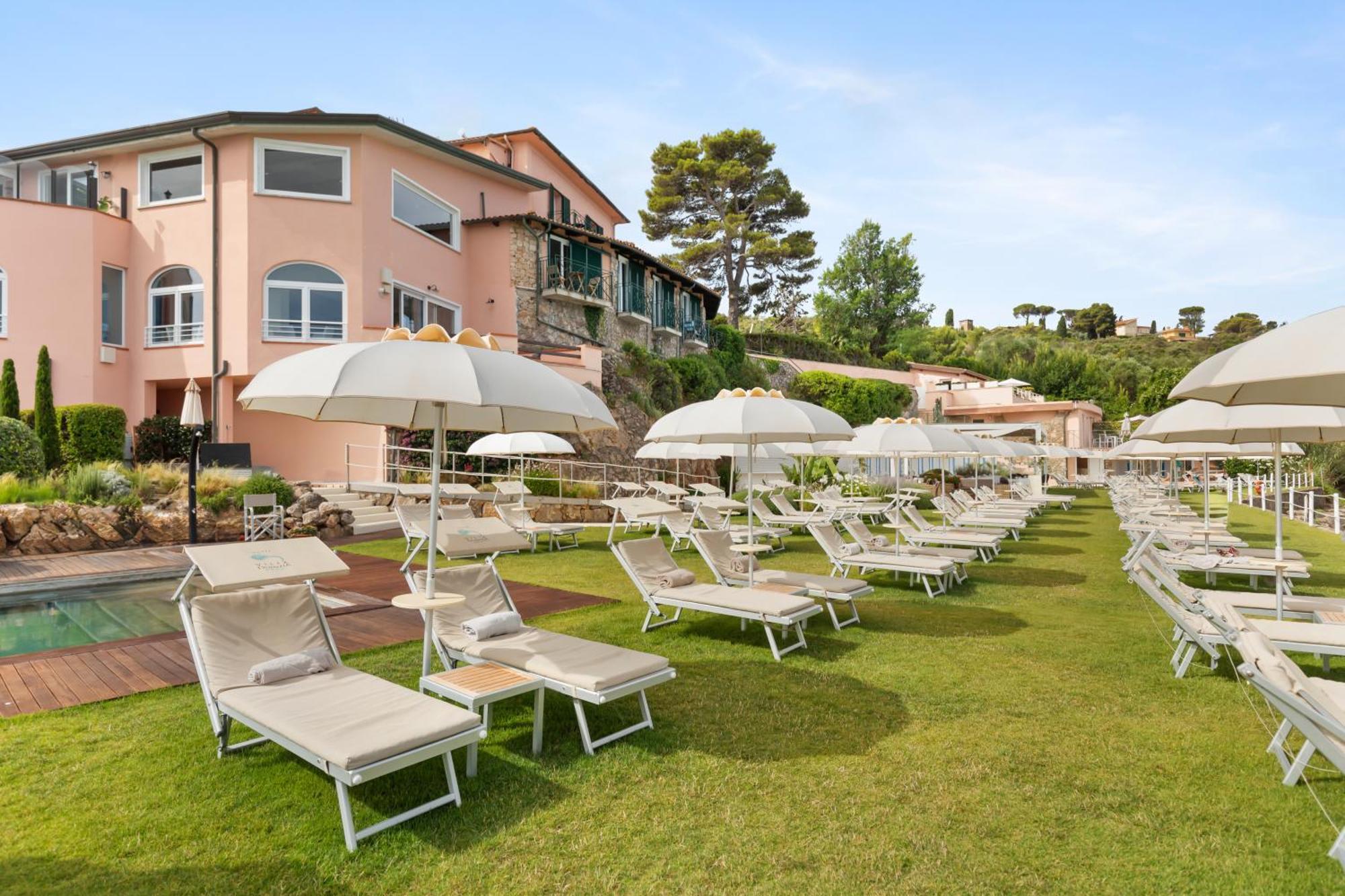 Hotel Villa Domizia 포르투산투스테파노 외부 사진