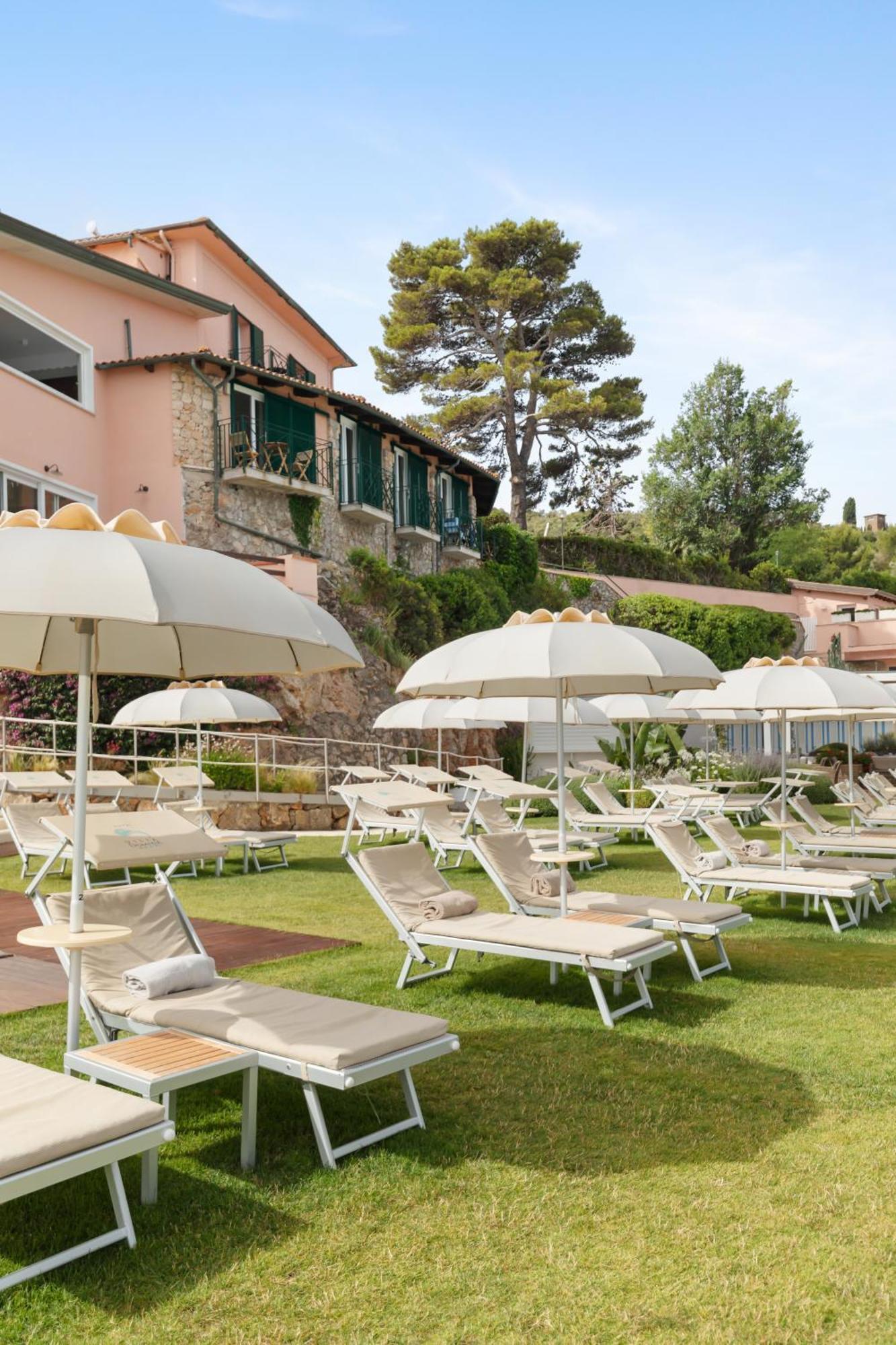 Hotel Villa Domizia 포르투산투스테파노 외부 사진