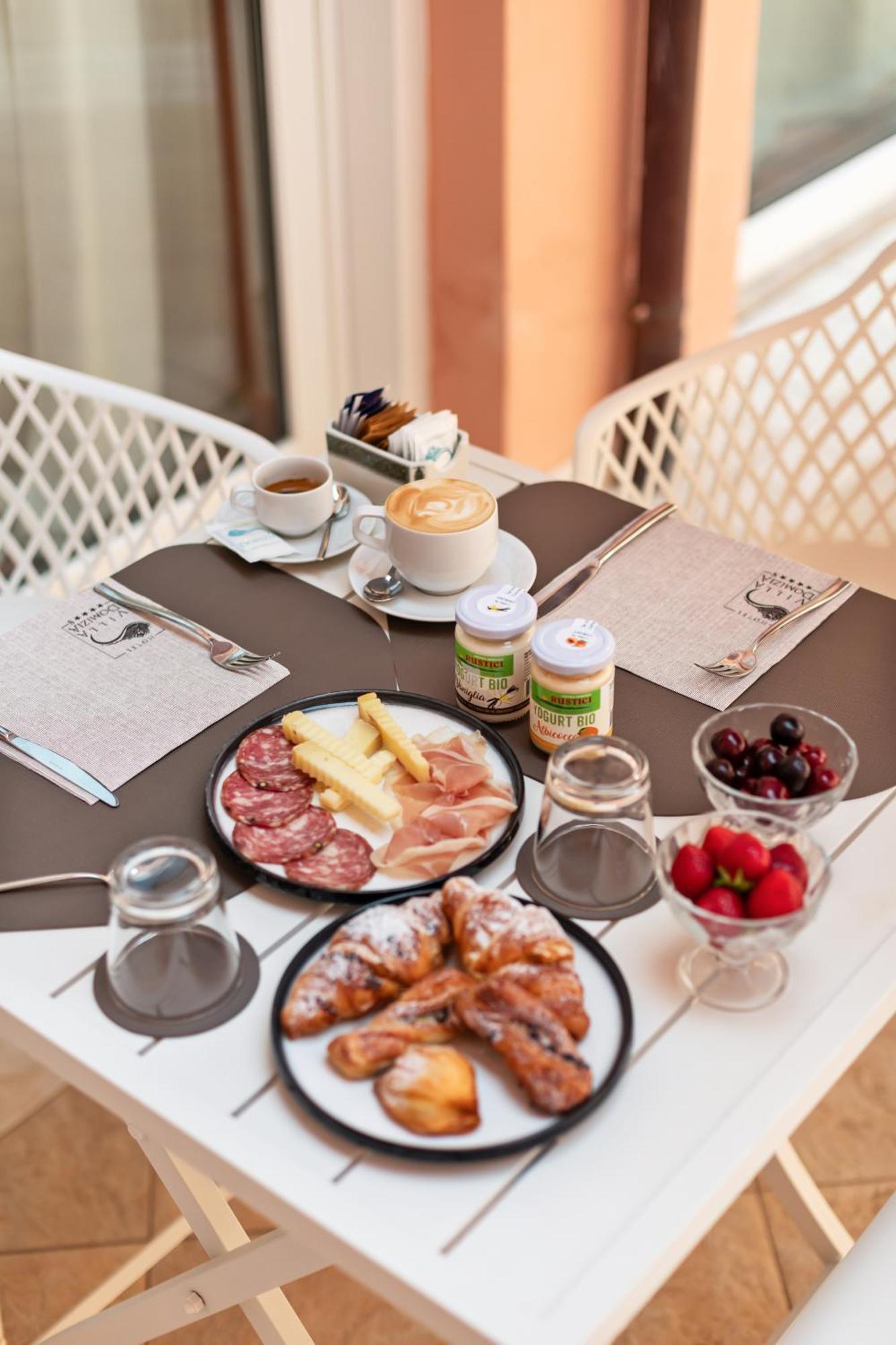 Hotel Villa Domizia 포르투산투스테파노 외부 사진