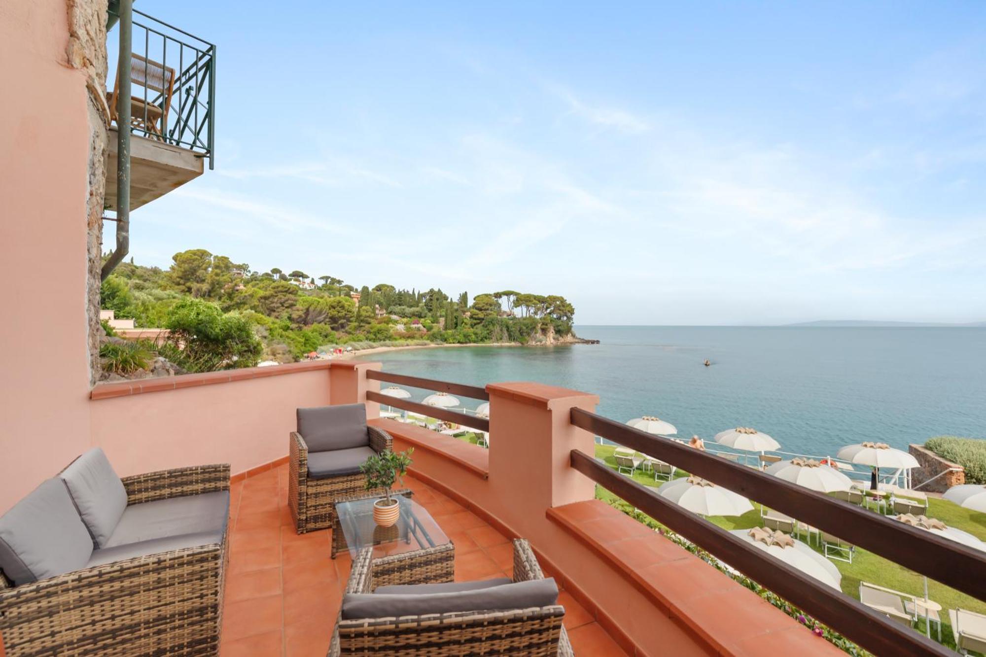 Hotel Villa Domizia 포르투산투스테파노 외부 사진