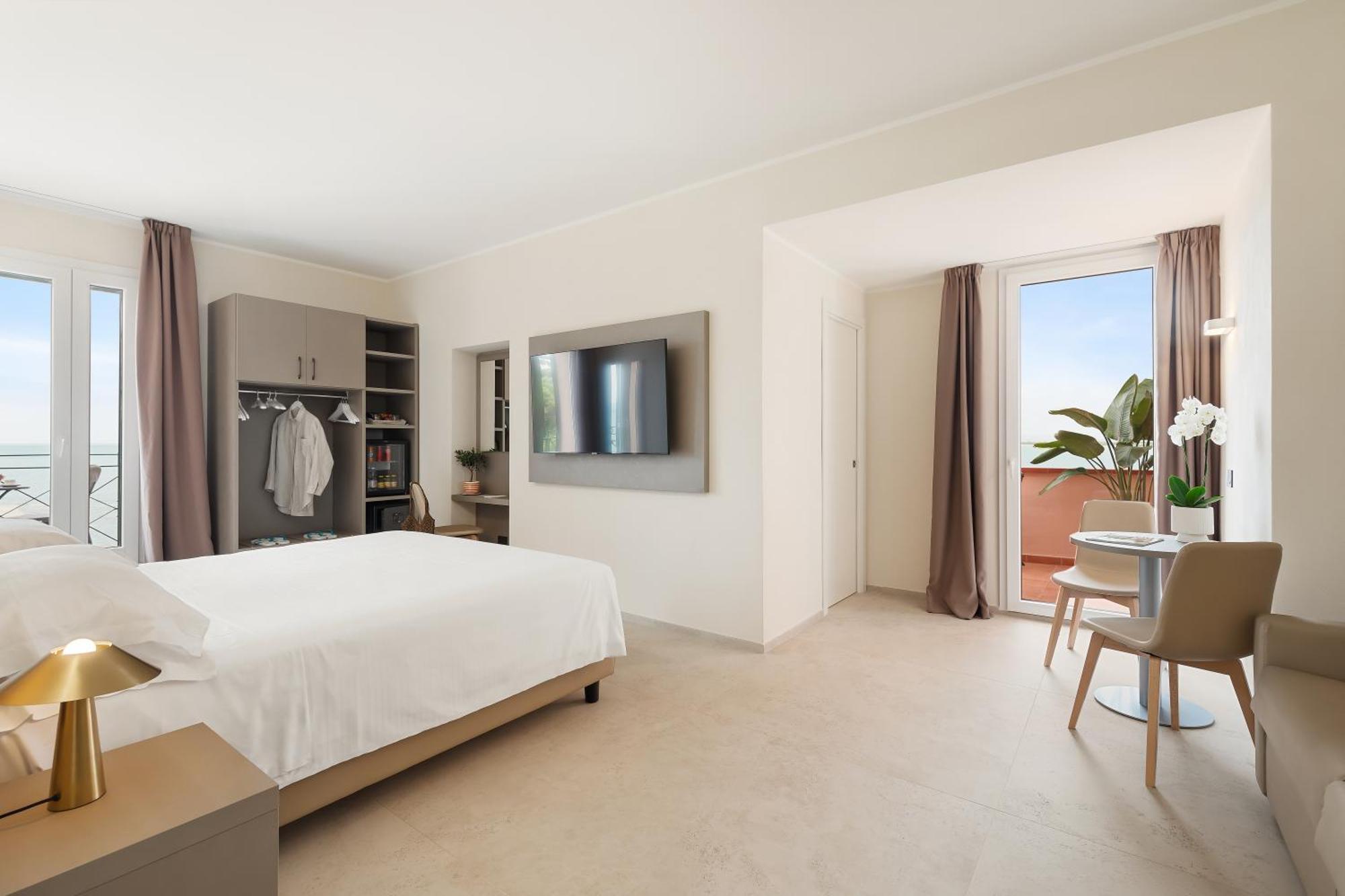 Hotel Villa Domizia 포르투산투스테파노 외부 사진