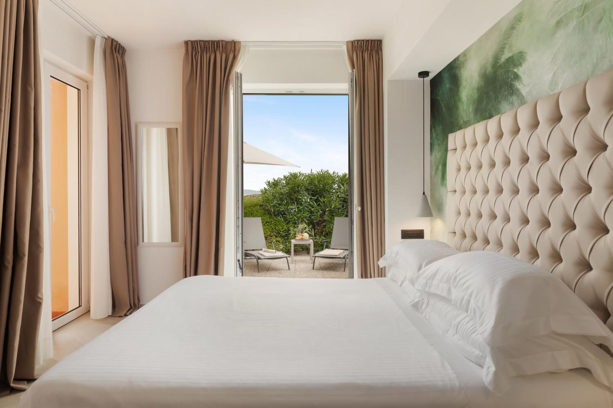 Hotel Villa Domizia 포르투산투스테파노 외부 사진