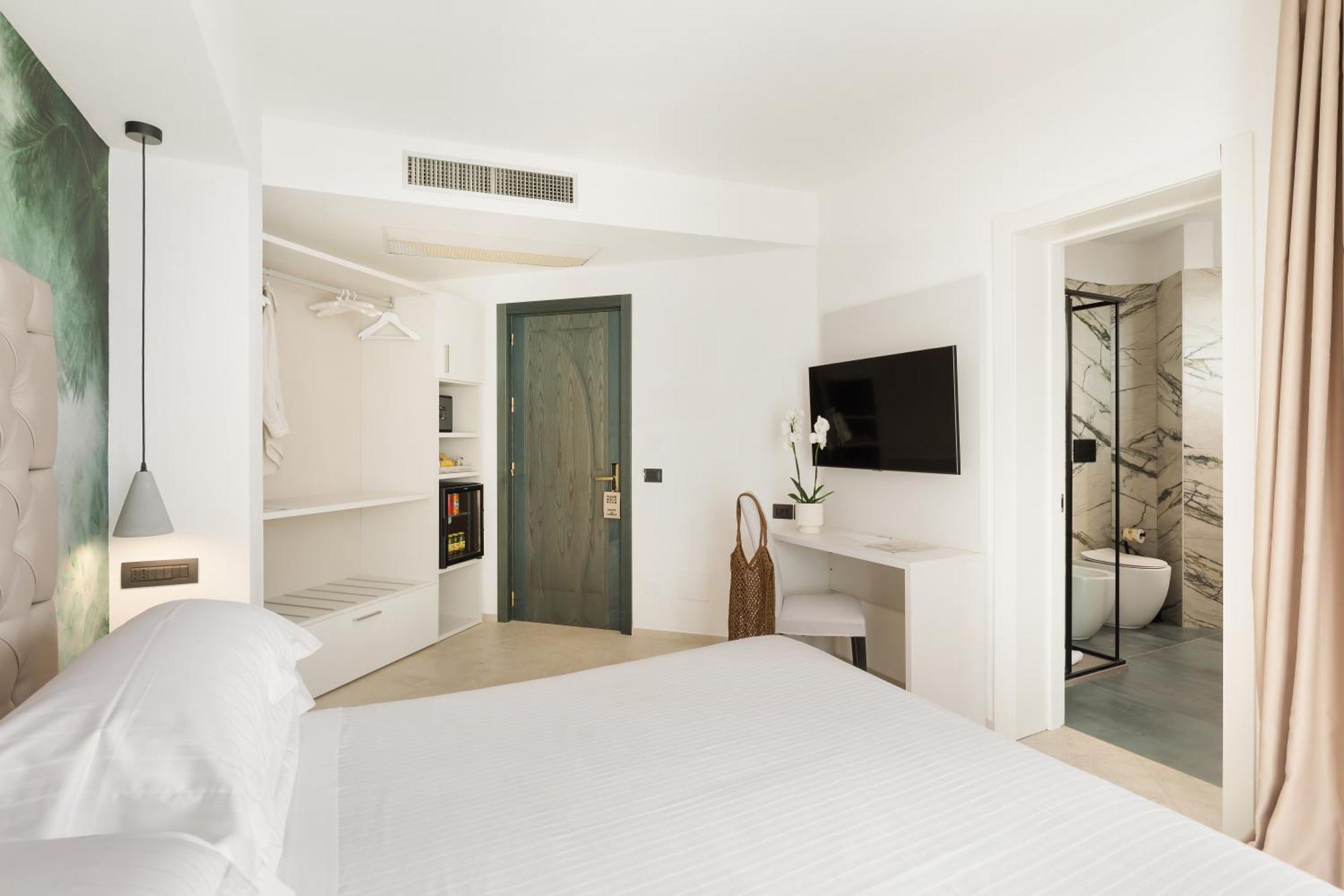 Hotel Villa Domizia 포르투산투스테파노 외부 사진