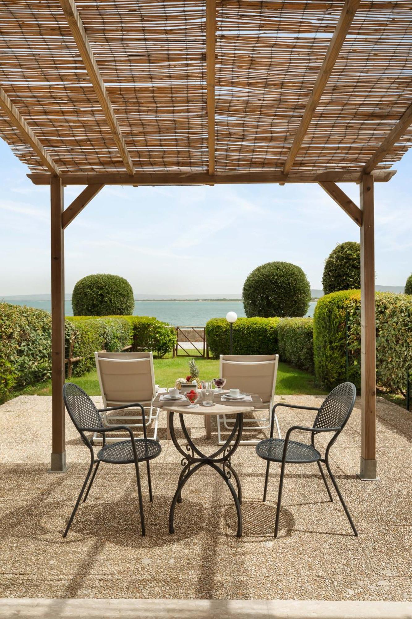 Hotel Villa Domizia 포르투산투스테파노 외부 사진