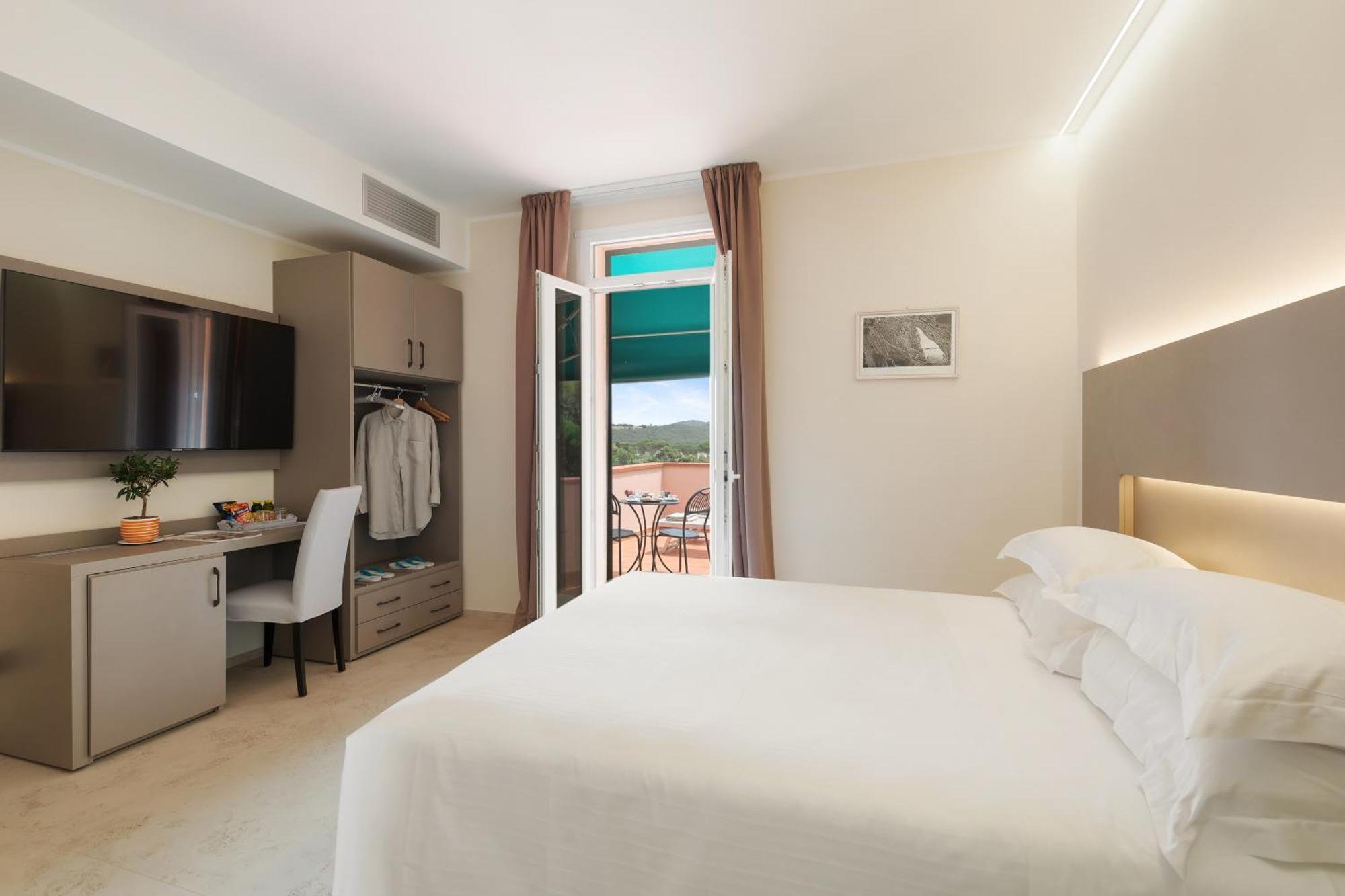 Hotel Villa Domizia 포르투산투스테파노 외부 사진